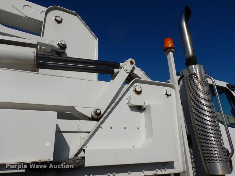 image for item DK7635 2006 Freightliner Business Class M2  bridge inspection truck