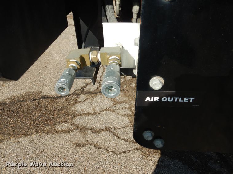 image for item DK7635 2006 Freightliner Business Class M2  bridge inspection truck