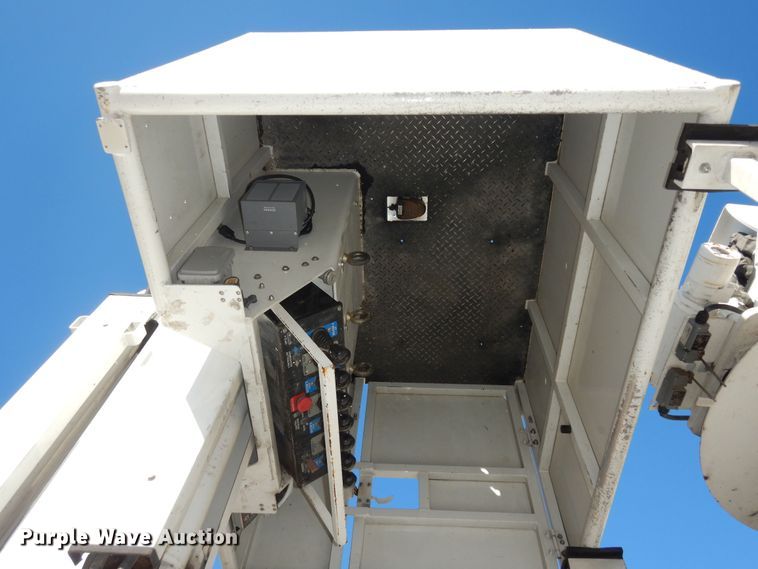 image for item DK7635 2006 Freightliner Business Class M2  bridge inspection truck