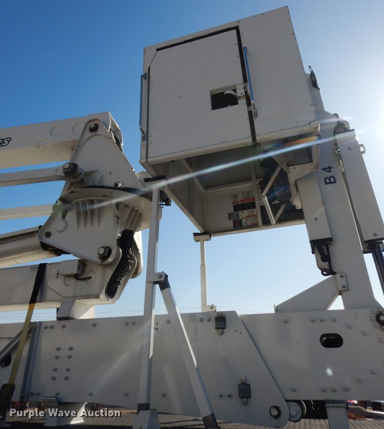 image for item DK7635 2006 Freightliner Business Class M2  bridge inspection truck