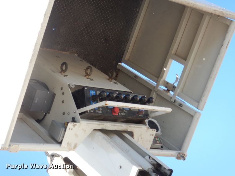 image for item DK7635 2006 Freightliner Business Class M2  bridge inspection truck