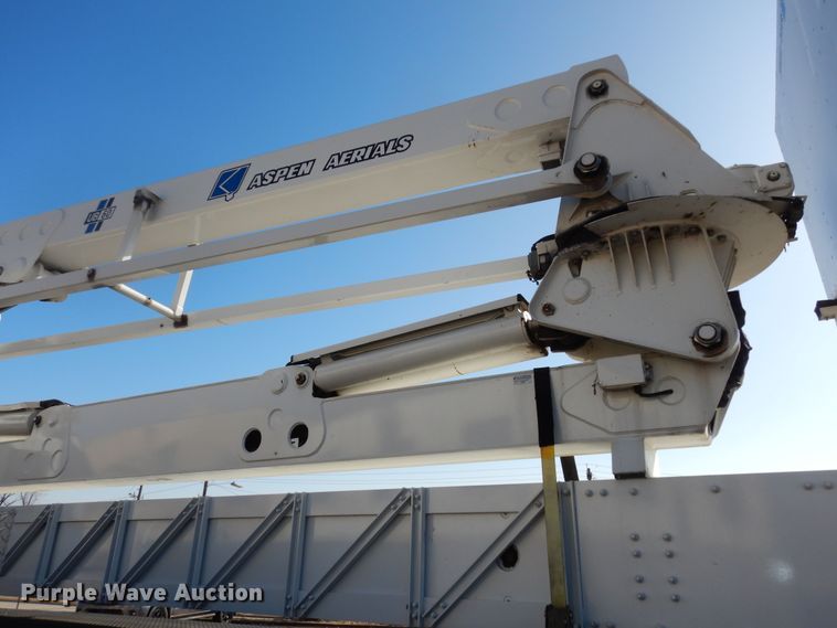 image for item DK7635 2006 Freightliner Business Class M2  bridge inspection truck