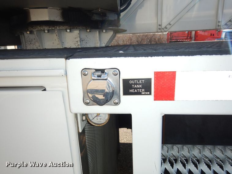 image for item DK7635 2006 Freightliner Business Class M2  bridge inspection truck