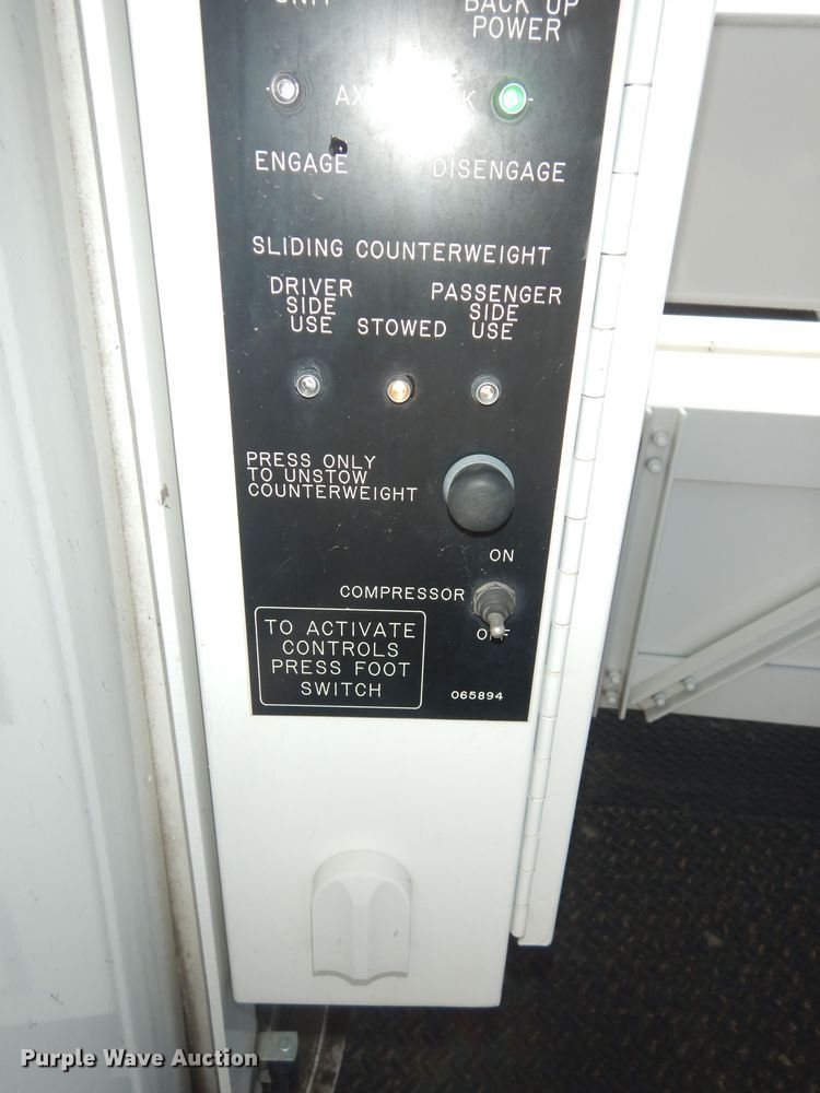 image for item DK7635 2006 Freightliner Business Class M2  bridge inspection truck