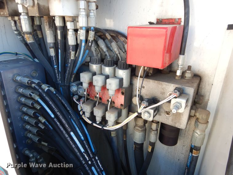 image for item DK7635 2006 Freightliner Business Class M2  bridge inspection truck