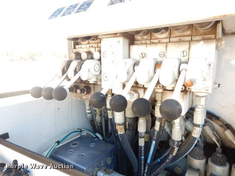 image for item DK7635 2006 Freightliner Business Class M2  bridge inspection truck