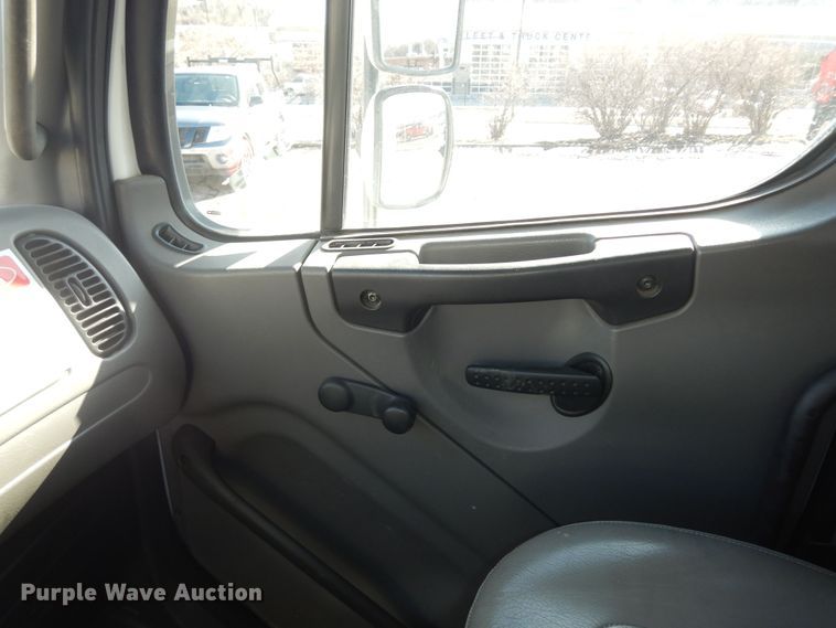 image for item DK7635 2006 Freightliner Business Class M2  bridge inspection truck