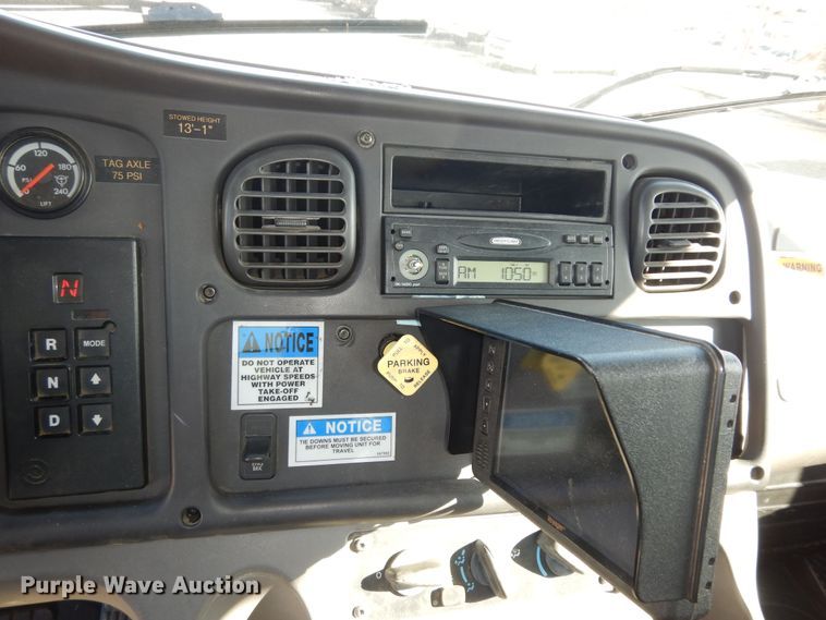 image for item DK7635 2006 Freightliner Business Class M2  bridge inspection truck