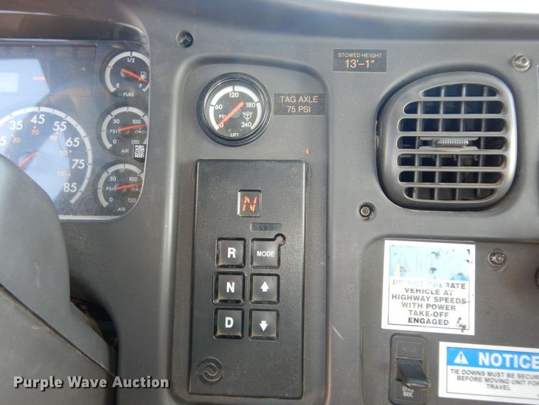 image for item DK7635 2006 Freightliner Business Class M2  bridge inspection truck