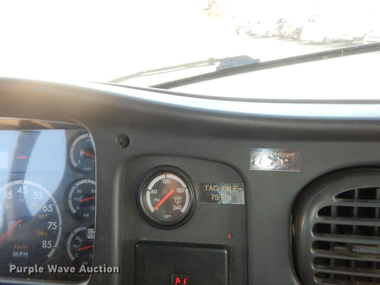 image for item DK7635 2006 Freightliner Business Class M2  bridge inspection truck