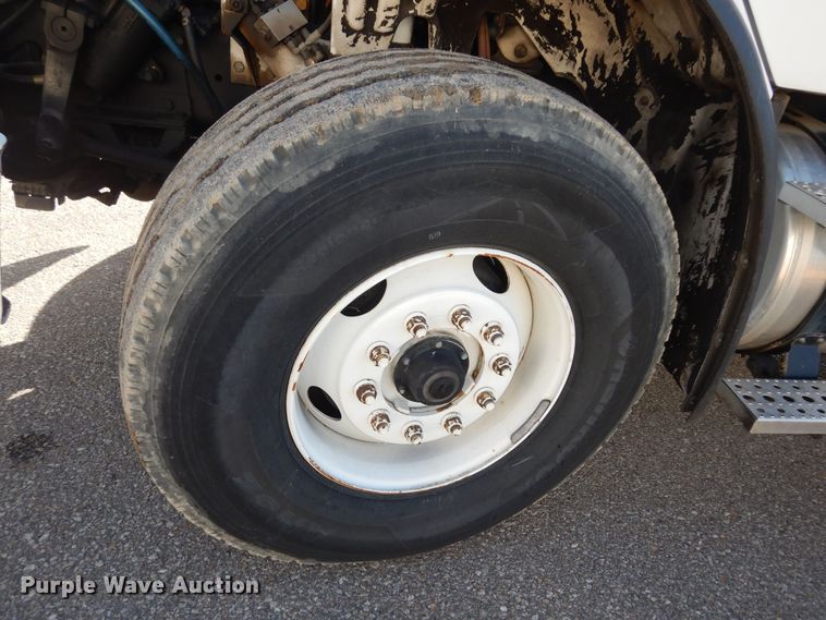 image for item DK7635 2006 Freightliner Business Class M2  bridge inspection truck