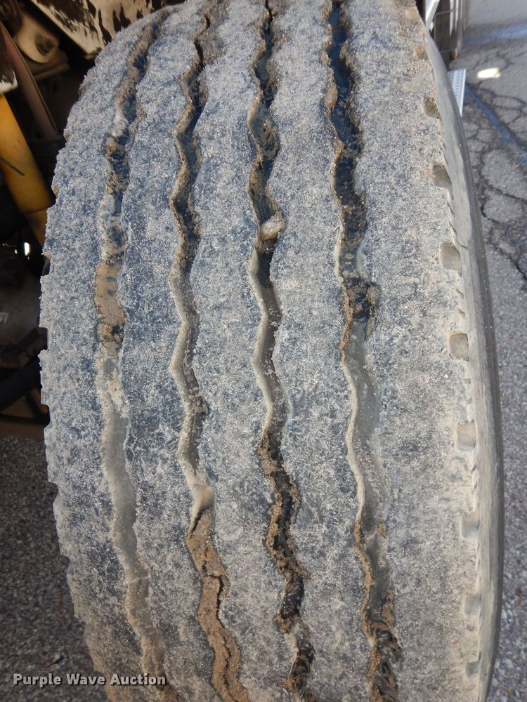 image for item DK7635 2006 Freightliner Business Class M2  bridge inspection truck