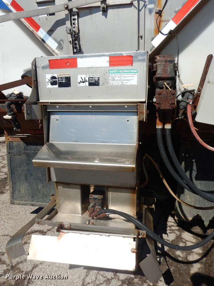 image for item DK7645 2007 International 7400  dump truck