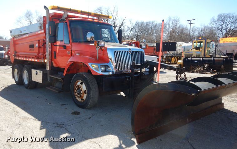 image for item DK7646 2007 International 7400  dump truck