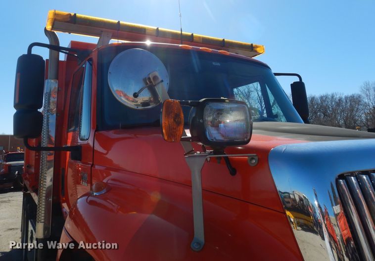 image for item DK7646 2007 International 7400  dump truck