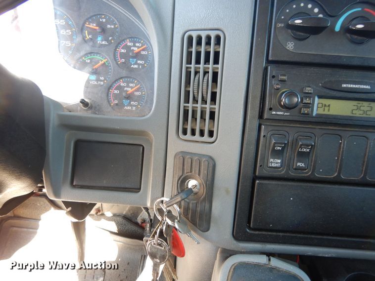 image for item DK7646 2007 International 7400  dump truck