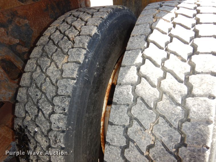 image for item DK7646 2007 International 7400  dump truck