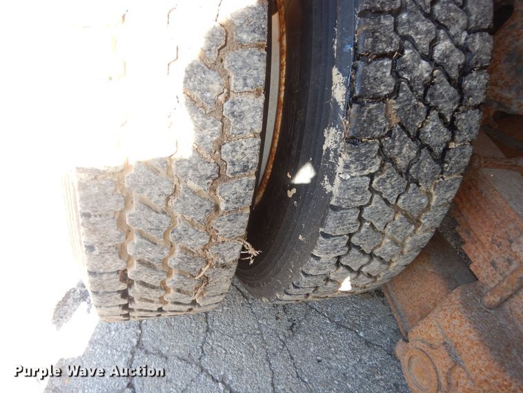 image for item DK7646 2007 International 7400  dump truck