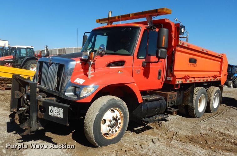 image for item DK7647 2007 International 7400  dump truck