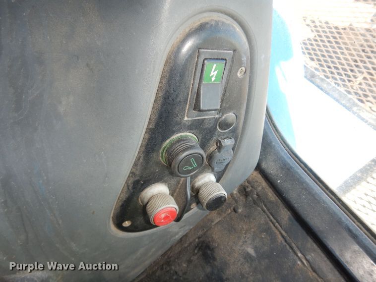 image for item DK7648 2003 New Holland TS100  tractor