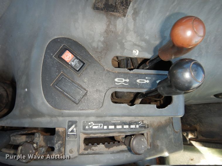 image for item DK7648 2003 New Holland TS100  tractor