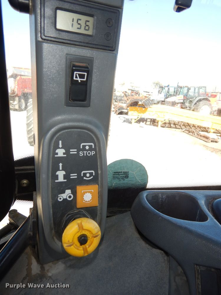 image for item DK7648 2003 New Holland TS100  tractor