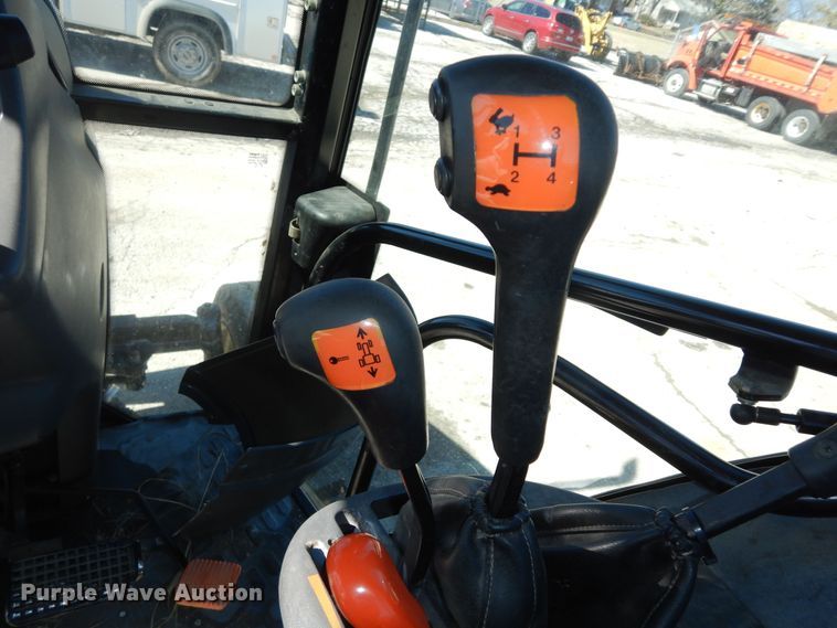 image for item DK7648 2003 New Holland TS100  tractor