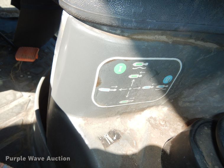 image for item DK7648 2003 New Holland TS100  tractor