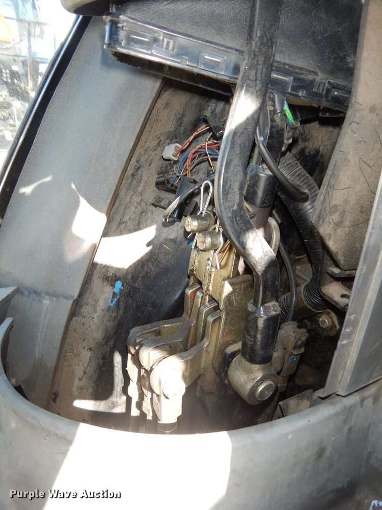 image for item DK7648 2003 New Holland TS100  tractor