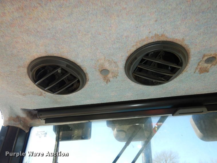 image for item DK7648 2003 New Holland TS100  tractor