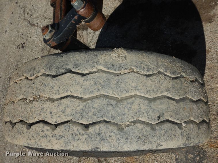 image for item DK7648 2003 New Holland TS100  tractor