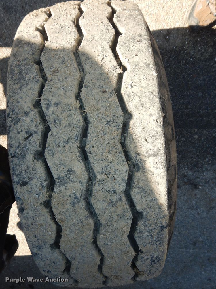 image for item DK7648 2003 New Holland TS100  tractor