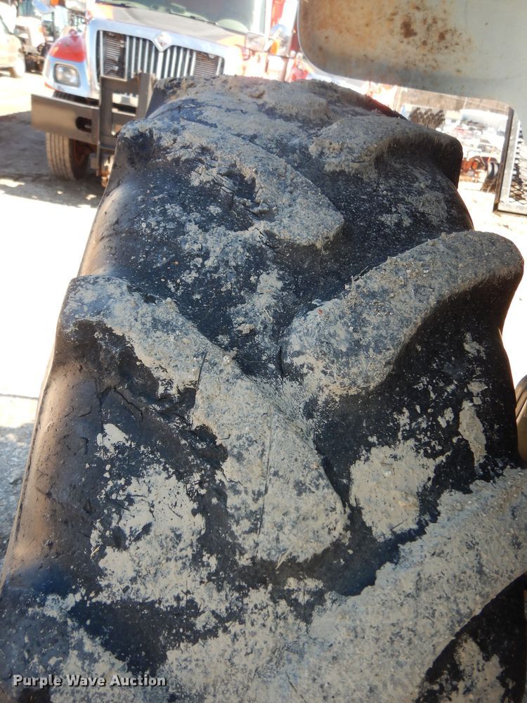 image for item DK7648 2003 New Holland TS100  tractor