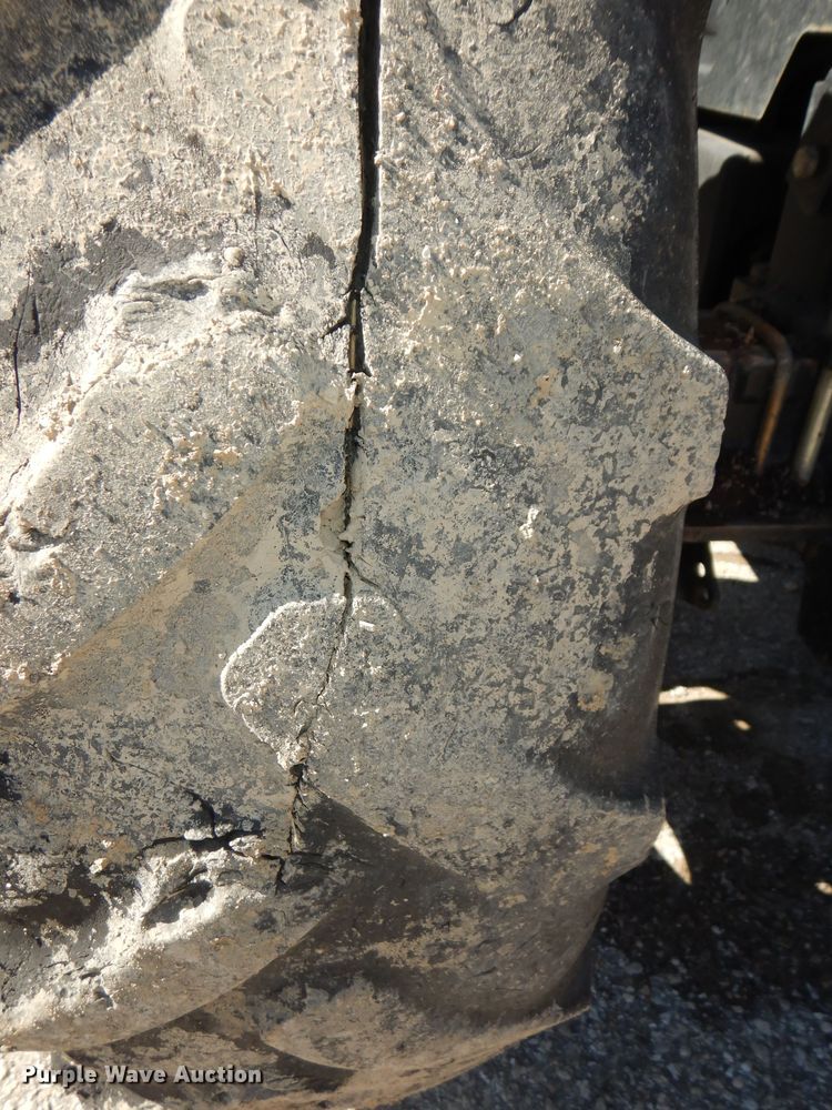 image for item DK7648 2003 New Holland TS100  tractor