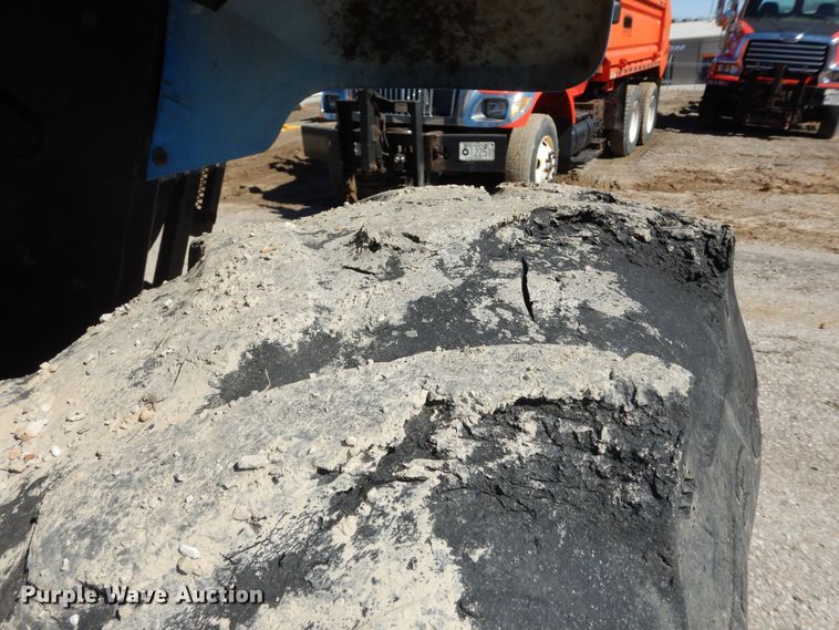 image for item DK7648 2003 New Holland TS100  tractor