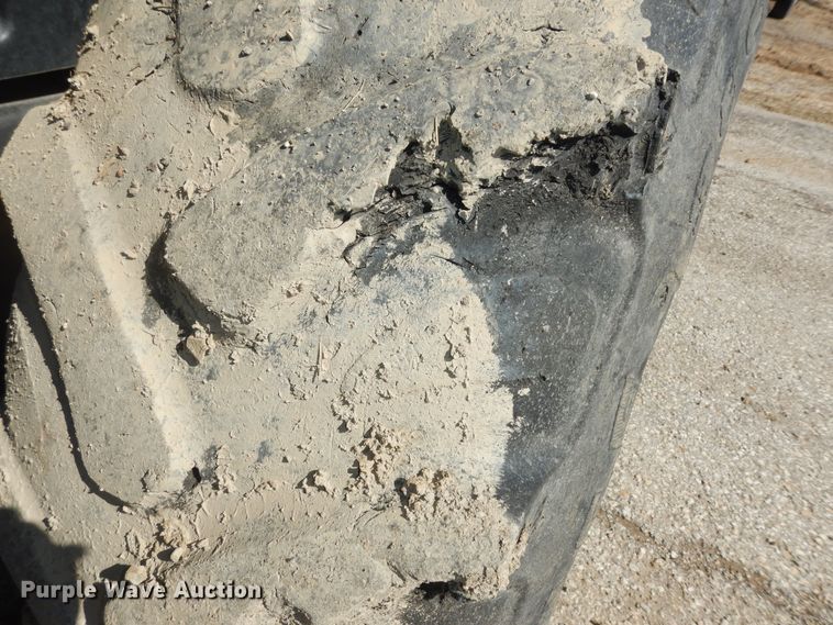 image for item DK7648 2003 New Holland TS100  tractor