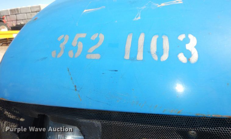 image for item DK7648 2003 New Holland TS100  tractor