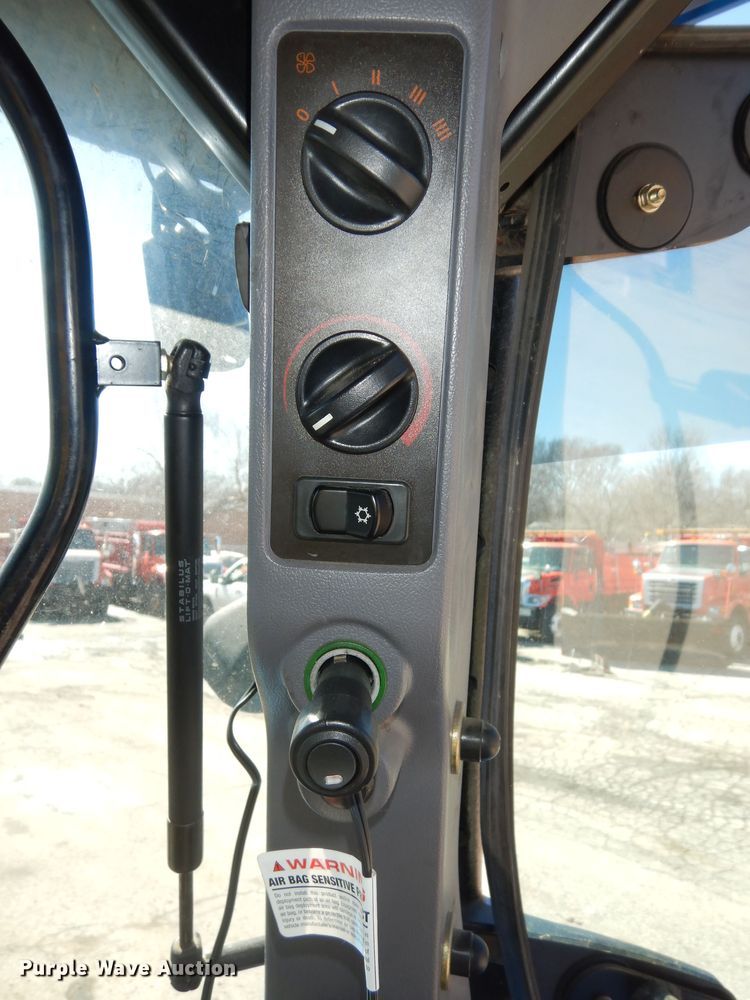 image for item DK7649 2006 New Holland TS110A  tractor