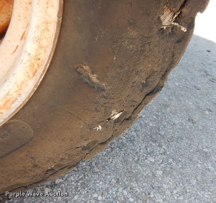 image for item DK7649 2006 New Holland TS110A  tractor