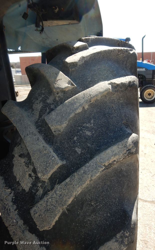 image for item DK7649 2006 New Holland TS110A  tractor