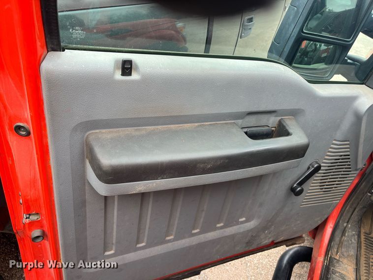 image for item DQ4098 2011 Ford F250 Super Duty  utility bed pickup truck