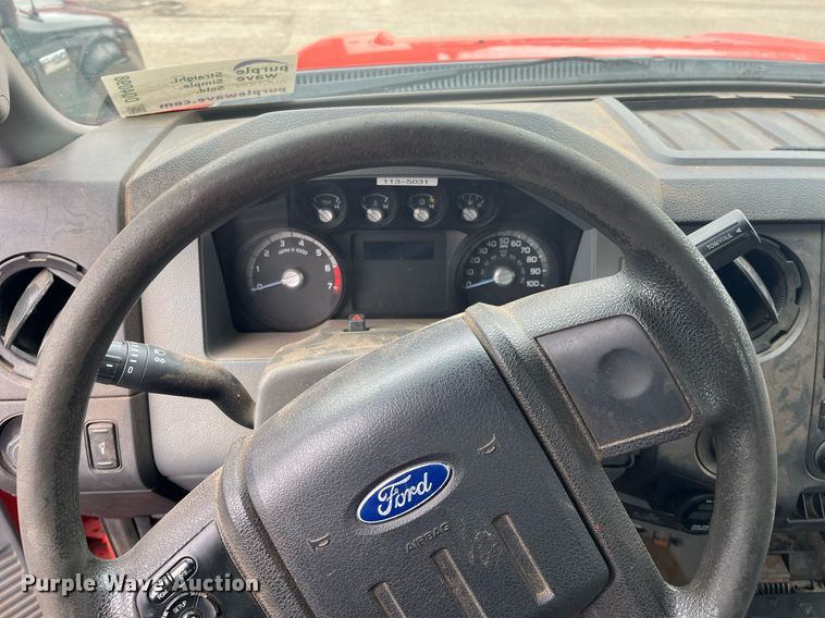 image for item DQ4098 2011 Ford F250 Super Duty  utility bed pickup truck