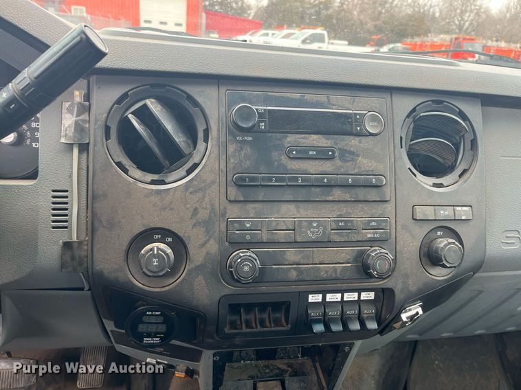 image for item DQ4098 2011 Ford F250 Super Duty  utility bed pickup truck