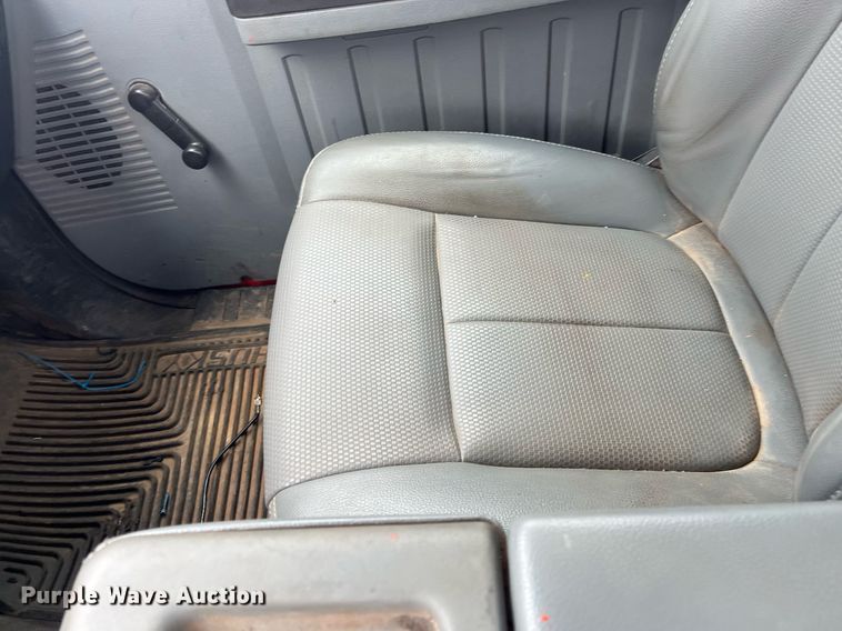 image for item DQ4098 2011 Ford F250 Super Duty  utility bed pickup truck