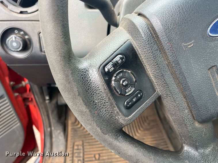 image for item DQ4098 2011 Ford F250 Super Duty  utility bed pickup truck