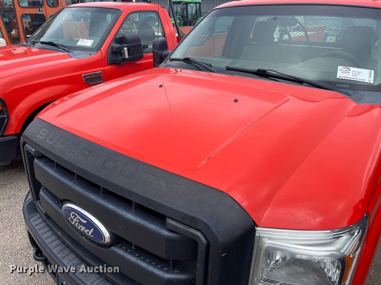 image for item DQ4098 2011 Ford F250 Super Duty  utility bed pickup truck