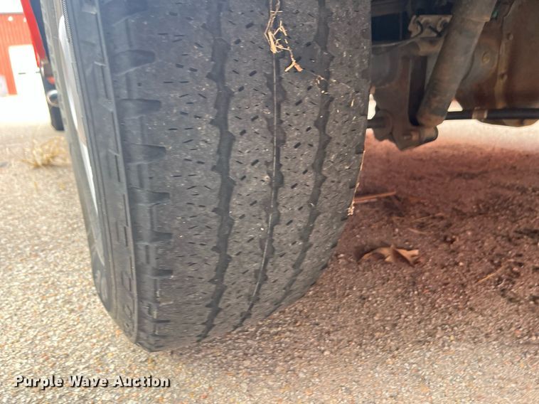 image for item DQ4098 2011 Ford F250 Super Duty  utility bed pickup truck