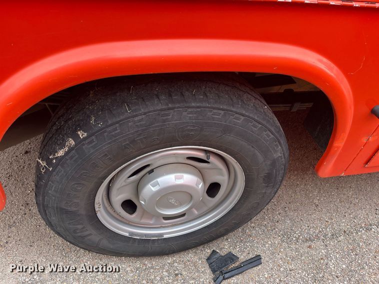 image for item DQ4098 2011 Ford F250 Super Duty  utility bed pickup truck