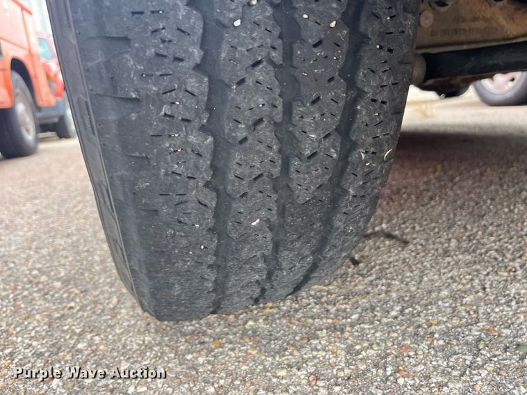 image for item DQ4098 2011 Ford F250 Super Duty  utility bed pickup truck