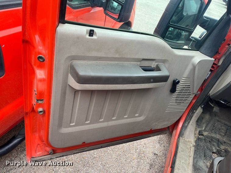 image for item DQ4099 2009 Ford F250 Super Duty  utility bed pickup truck